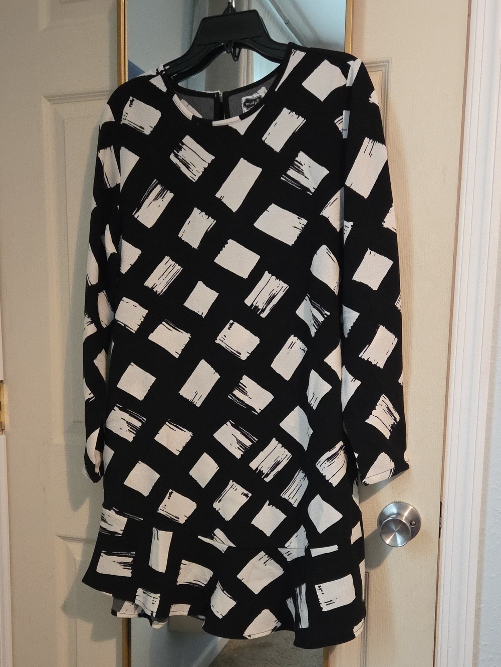 Mud Pie Black and White Brushstroke Grid Long Sleeve Dress-Size M